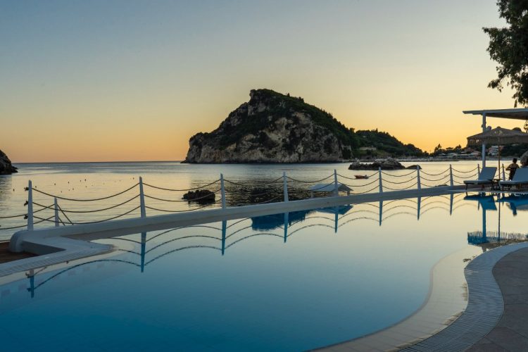 Akron-beach-bar-restaurant-paleokastritsa-pool